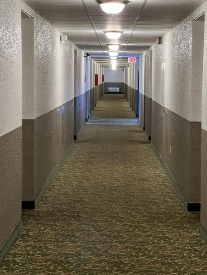 Posh Inn & Suites Wisconsin Rapids Bagian luar foto