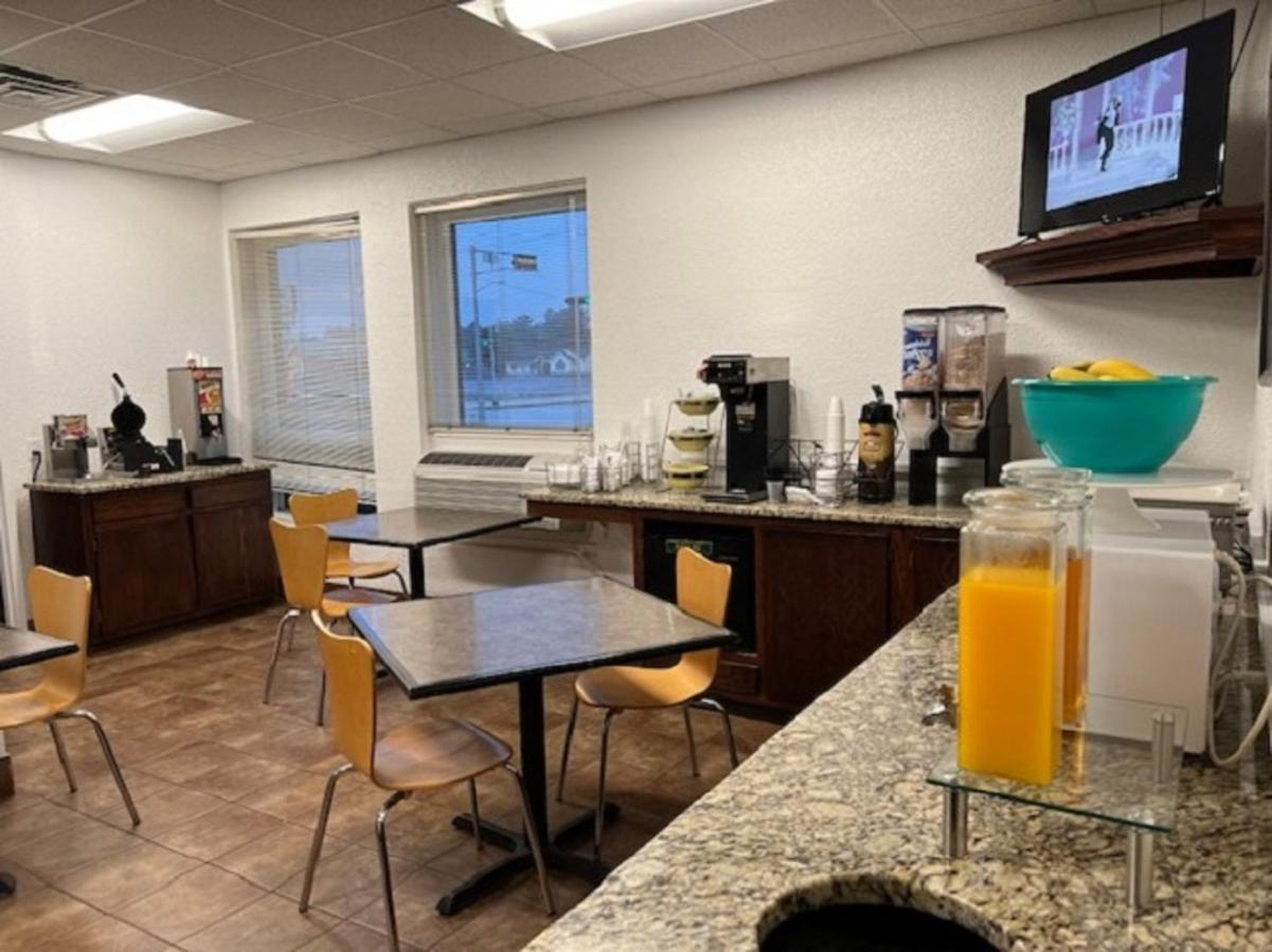 Posh Inn & Suites Wisconsin Rapids Bagian luar foto