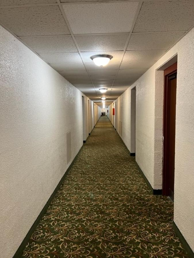 Posh Inn & Suites Wisconsin Rapids Bagian luar foto